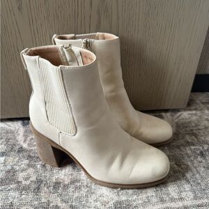 Dr. Scholl’s Women's Cream Ankle Boots Size 8